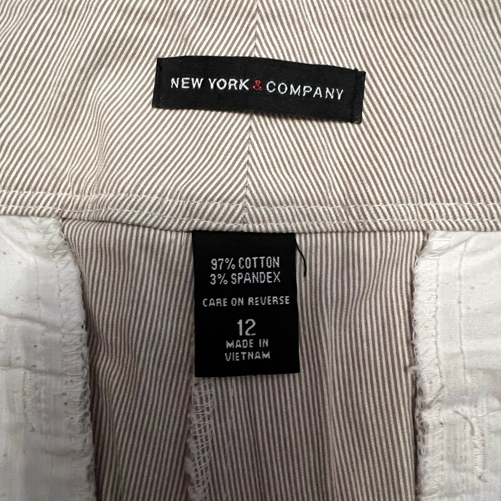 EUC New York and Company size 12 Khaki/Cream striped shorts size 12. - Picture 6 of 8